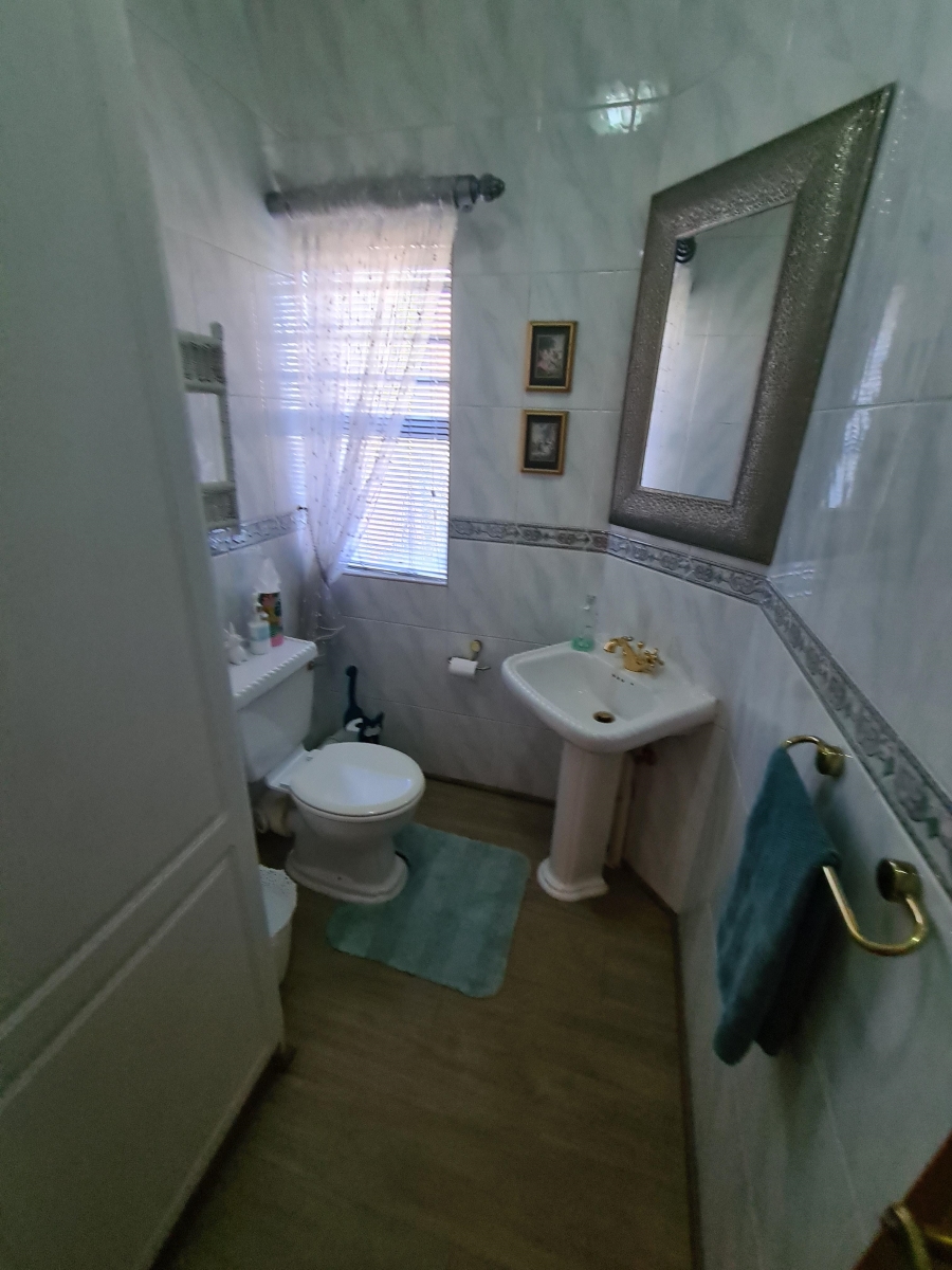 5 Bedroom Property for Sale in Maraldi Estate Free State
